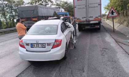 Bursada otomobil kamyona arkadan çarptı: 1i ağır, 2 yaralı