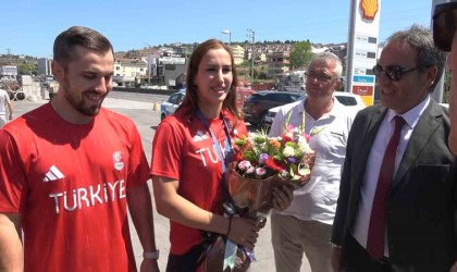 Buse Tosun Çavuşoğlu: “Mutluyum, gururluyum. Kadın güreşi adına kazanılmış ikinci olimpiyat madalyasını kazandım”