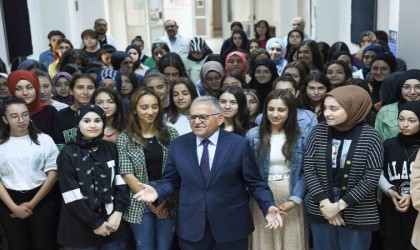 Büyükşehir; öğrencilere ulaşım kartı yardım desteğini sürdürecek