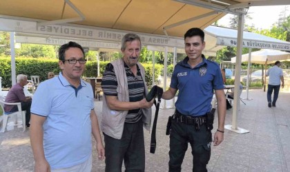 Camide bulduğu dövizleri polise teslim etti