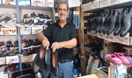 Çiftçiler kara lastik ayakkabılardan vazgeçmiyor