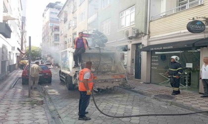 Çöpe atılan kül, çöp kamyonunu tutuşturdu