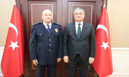 Emniyet personellerine yeni rütbeleri takıldı