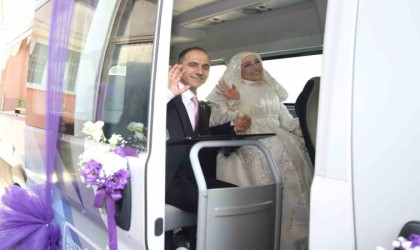 Engelsiz taksi gelin arabası oldu: Ömür boyu mutluluğa taşıdı