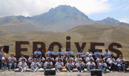 Erciyeste darbuka şov