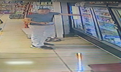 Esenyurtta telefon hırsızlığı kamerada