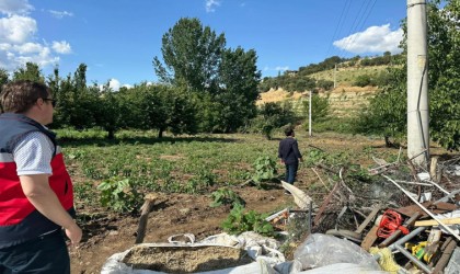 Gediz AK Parti yöneticileri selden zarar gören köyleri ziyaret etti