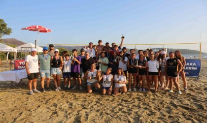 Gençler, Zafer Turnuvası Plaj Voleybolu kategorisinde hem eğlendi hem yarıştı