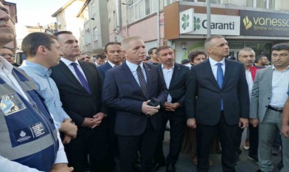 İstanbul Valisi Gül, Pendikte İETT otobüsünün binaya çarptığı olay yerinde incelemede bulundu