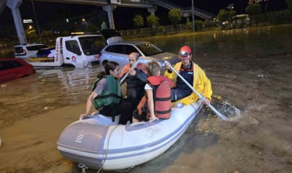 Karabükte sağanak hayatı felç etti: Metrekareye 45 kilogram yağış düştü