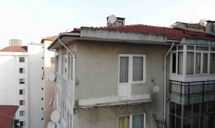 Kartalda balkonu çöken apartman sakini: “Umurumda bile değil”