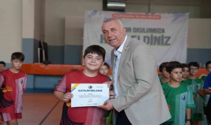 Kartalda yaz spor okulunun 3. dönem öğrencileri sertifikalarını aldı