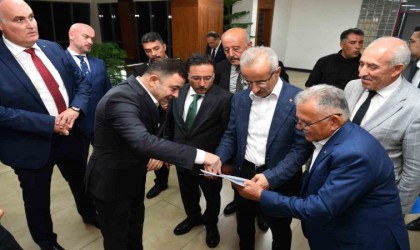 Kayseri OSB Başkanı Yalçın, Bakan Uraloğluna sanayicinin taleplerini içeren dosya sundu