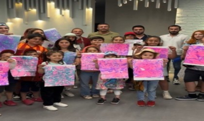 Küçük sanatseverler, Büyük Şehir Sanat Galerisinde