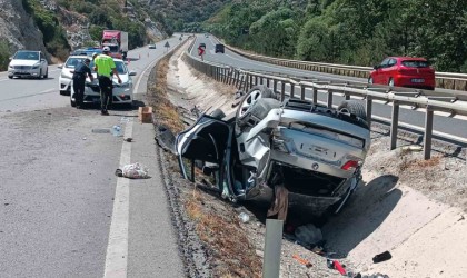 Kütahyada iki otomobilin takla attığı kazada 6 kişi yaralandı