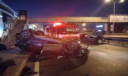 Maltepede kaza yapan araçlardan biri takla attı: 1 yaralı