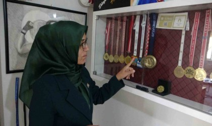 Milli Boksör Hatice Akbaşın annesi İlkay Akbaş: “Altın madalyanın yeri hazır”
