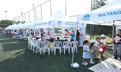 Sultangazi Belediyesinin “Bilim Firarda” otobüsündeki renkli etkinliklerde 40 bin çocuk buluştu