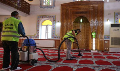 Talep arttı, cami temizliği günde 3e çıktı