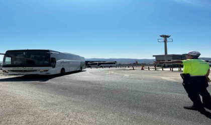 Trafik ekipleri emniyet kemerinin önemine dikkat çekti