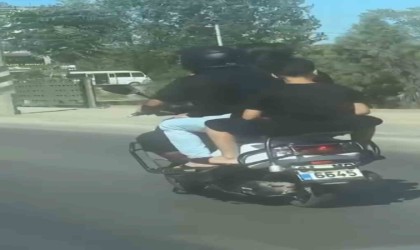 Trafikte hayrete düşüren yolcuklar kameraya yansıdı