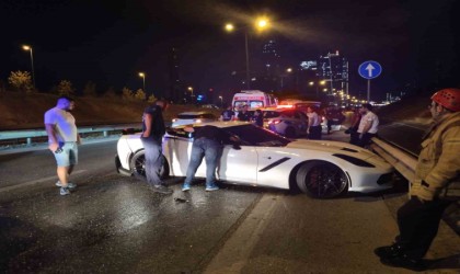 Ümraniyede 15 milyon liralık lüks araç ticari taksiye çarptı: 1 yaralı