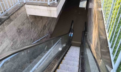 Yarım saatlik yağışla şehirde hayat felç oldu