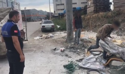 Zabıta çevreyi kirletenlere mıntıka temizliği yaptırdı