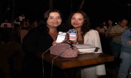 Ada Mobilin Kuşadalılara ilk hediyesi ünlü sanatçının konseri oldu