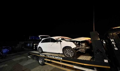 Arnavutköyde otomobil restorana daldı, 4 kişi yaralandı: O anlar kamerada