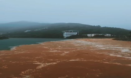 Artvinde şiddetli yağış sonrası taşan dereler Çoruh nehriyle böyle buluştu