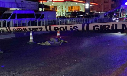 Avcılarda otomobilin çarptığı yaya feci şekilde can verdi