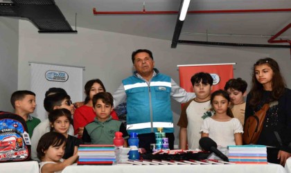 Başkan Özerden eğitime katkı: 25 bin 600 çocuğa kırtasiye desteği