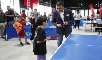 Beyoğlunda düzenlenen Masa Tenisi Turnuvasında 170 genç sporcu yarıştı