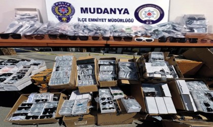 Bursada 200 bin liralık kaçak gözlük ele geçirildi