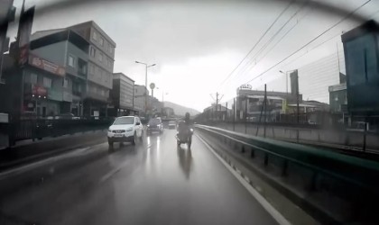 Bursada motosiklet sürücüsü kaygan yolda böyle düştü