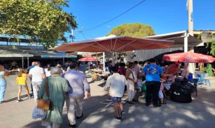 Çakırbeyli Pazarı vatandaşların uğrak noktası oldu
