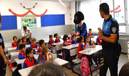 Cesurdan minik öğrencilere sürpriz