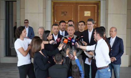 CHP Genel Başkanı Özgür Özel, ABD seyahati öncesinde basın mensuplarına açıklama yaptı