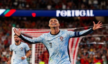 Cristiano Ronaldo, 900. golünü attı, futbol tarihine geçti