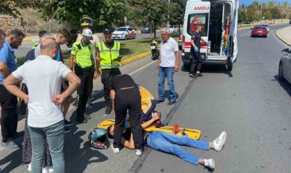 Direksiyon hakimiyetini kaybeden motosikletli kaza yaptı: 2 yaralı