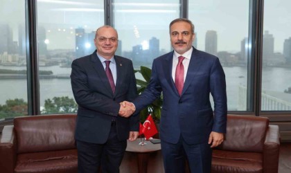 Dışişleri Bakanı Fidan, Arnavut mevkidaşı Hasani ile görüştü