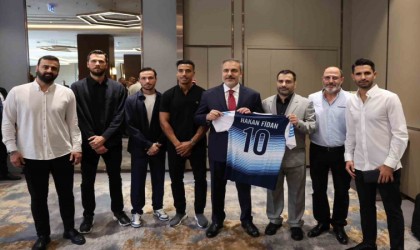 Dışişleri Bakanı Fidan, Kuzey Makedonyada Türklerle bir araya geldi