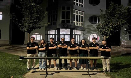 Egeli öğrencilerin tasarladığı roket TEKNOFEST kapsamında başarıyla fırlatıldı