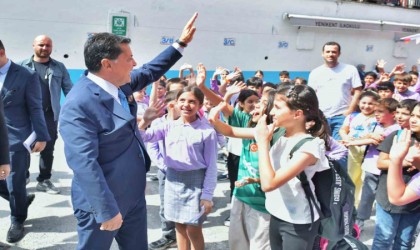 Esenyurt Belediye Başkanı Yenikent İlkokulunu ziyaret etti