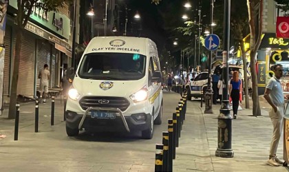 Eyüpsultanda maskeli şahıs husumetlisine kurşun yağdırdı: 2 yaralı