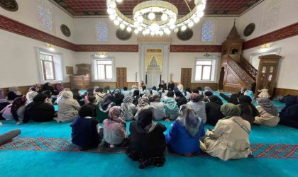 Gençler ve çocuklar cami-genç buluşmasında bir araya geldiler