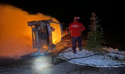 Havranda sürücü yanan araçtan canını zor kurtardı