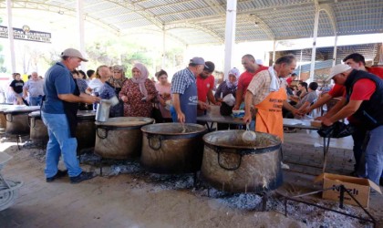 Horsunluda 16 kazan keşkek dağıtıldı