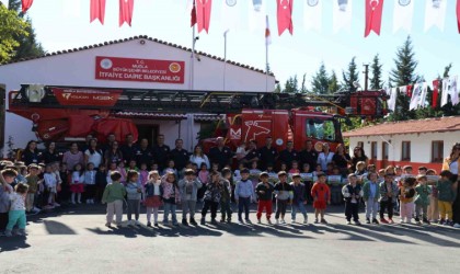 İtfaiye Haftasında miniklere itfaiye eğitimi